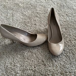 Beige small heel rounded toe heel